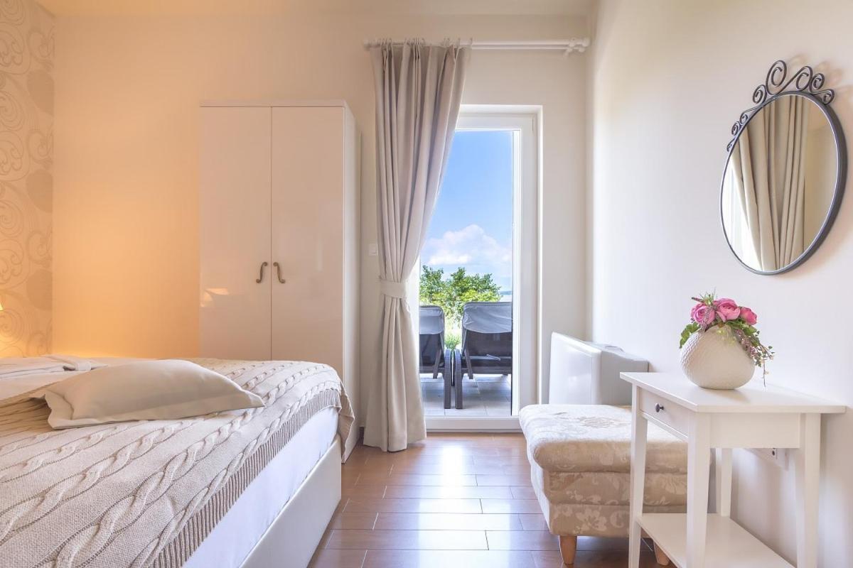 Luxury Apartments Villa Luce Малинска Екстериор снимка
